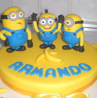 torta Minions in pasta di zucchero