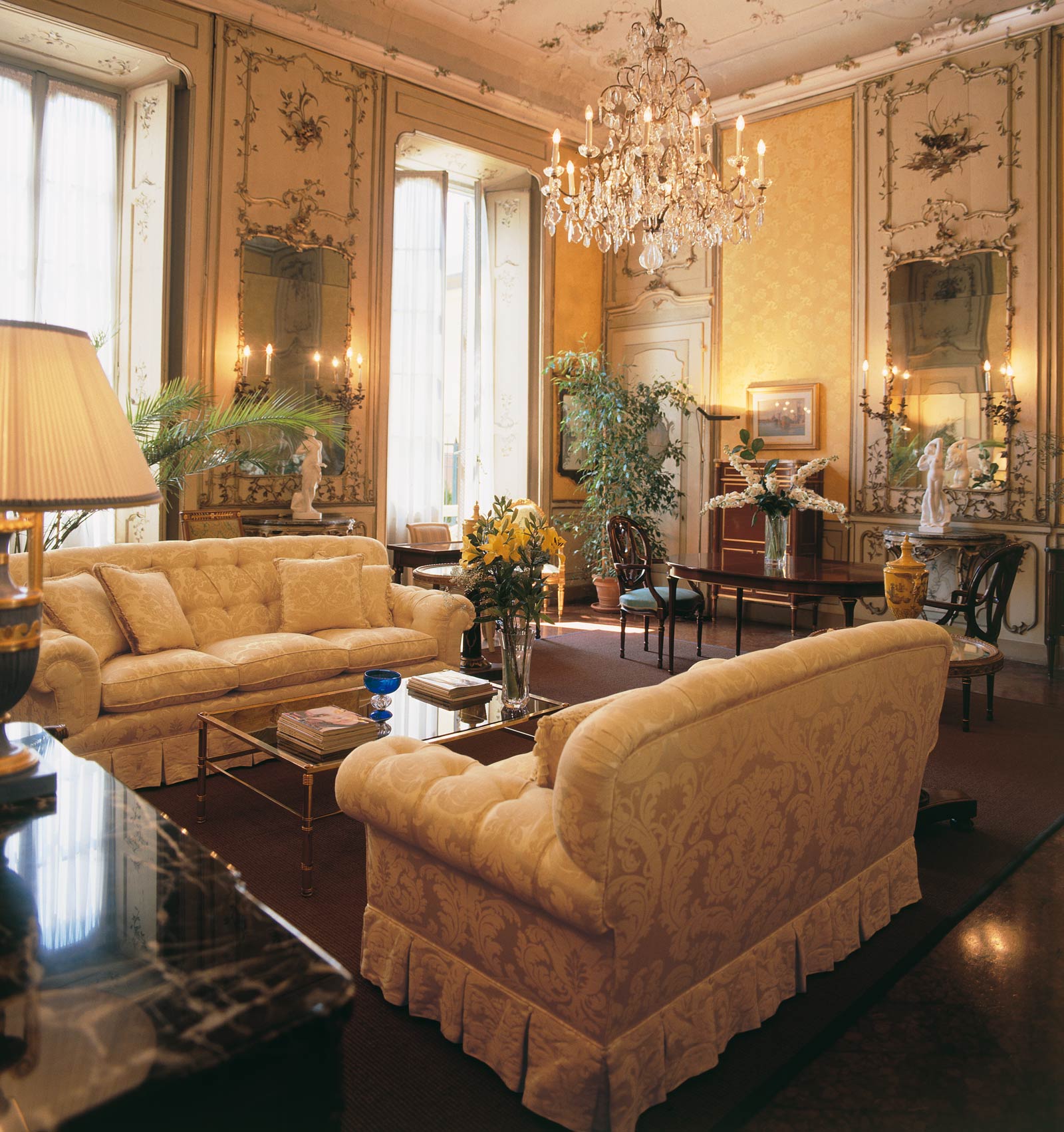 Divani classici, tante idee per arredare il tuo salotto in stile ... Come si dice salotto in inglese